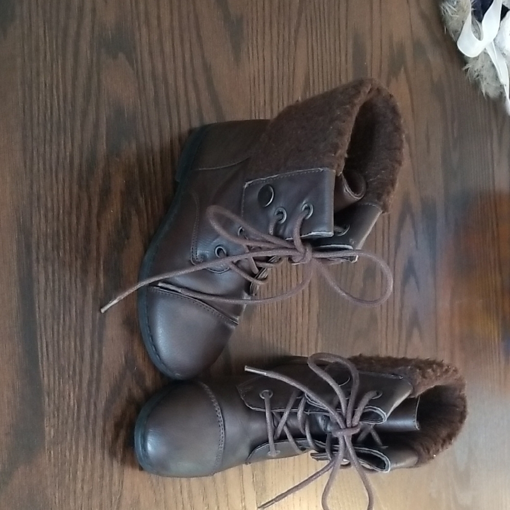 Yokids Toddlee Brown Lace-Up Ankle Boots With Fur Lining. Size 8